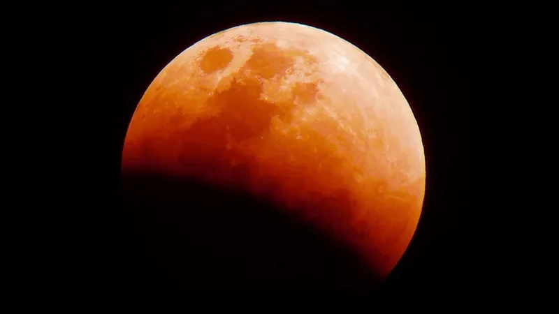 Imagen de un eclipse de luna o luna roja