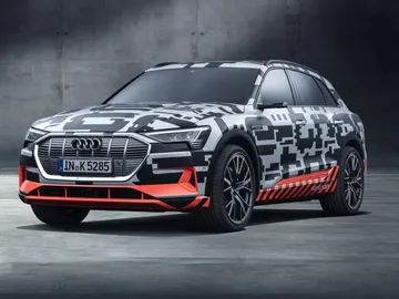 Audi e-tron quattro Audi e-tron quattro