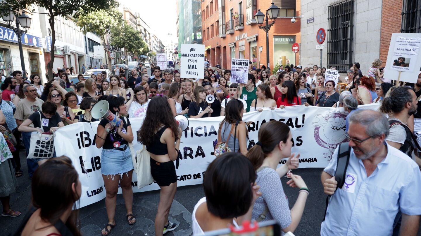 Vista de la concentraci&oacute;n convocada por asociaciones feministas en Madrid