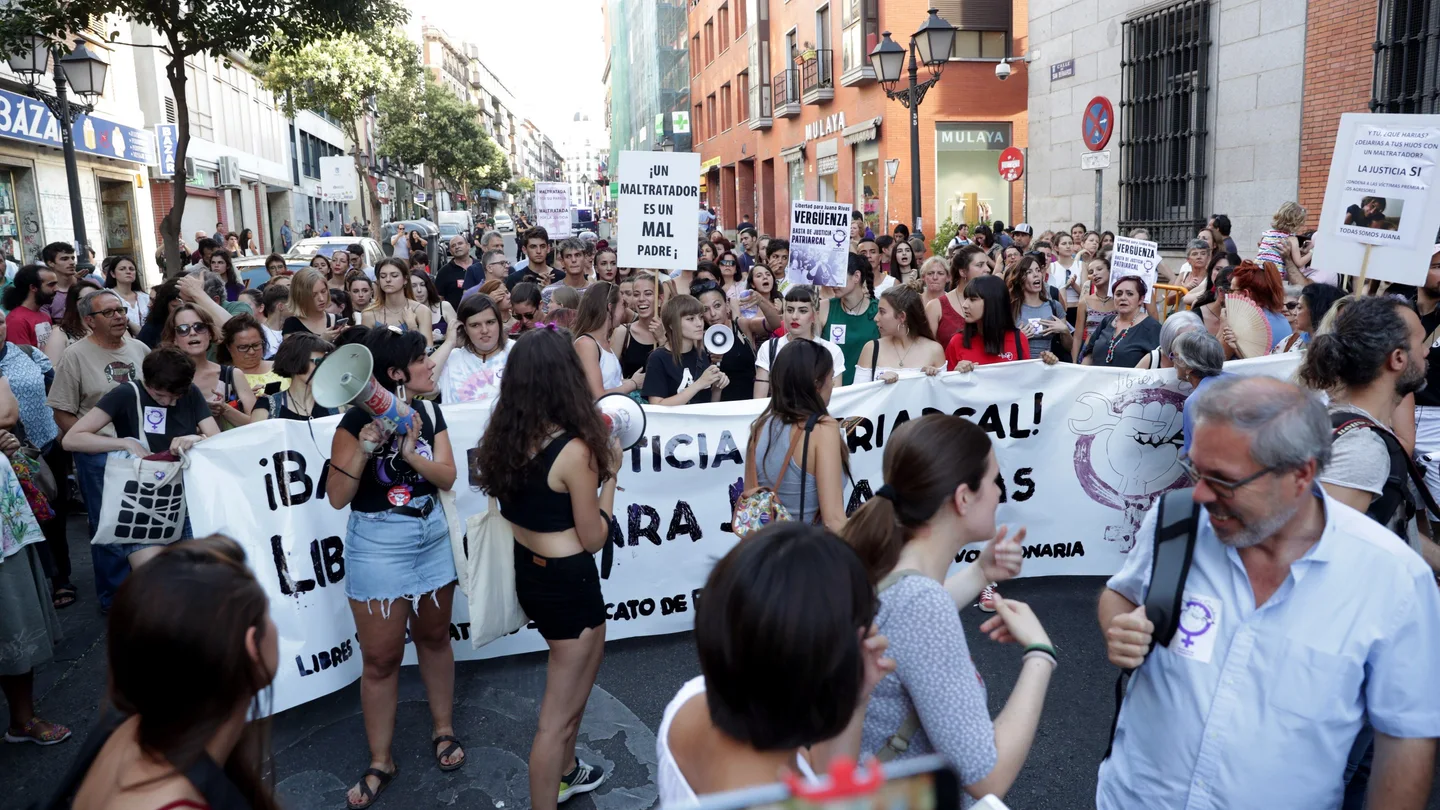Vista de la concentración convocada por asociaciones feministas en Madrid Vista de la concentración convocada por asociaciones feministas en Madrid