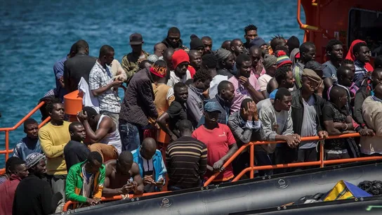 Migrantes rescatados en el Estrecho de Gibraltar aguardando en el puerto de Tarifa (Cádiz) para ser desembarcados nmigrantes rescatMigrantes rescatados en el Estrecho de Gibraltar aguardando en el puerto de Tarifa (Cádiz) para ser desembarcadosados ayer en el Estrecho de Gibraltar aguardando en el puerto de Tarifa (Cádiz) para ser desembarcados
