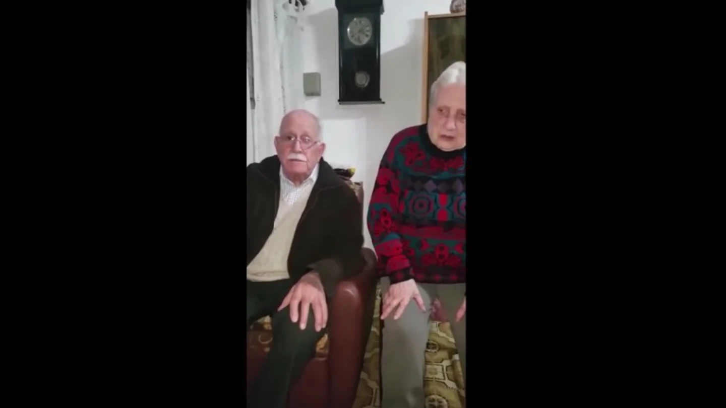 Pareja de ancianos denuncian el robo a través de un vídeo Pareja de ancianos denuncian el robo a través de un vídeo