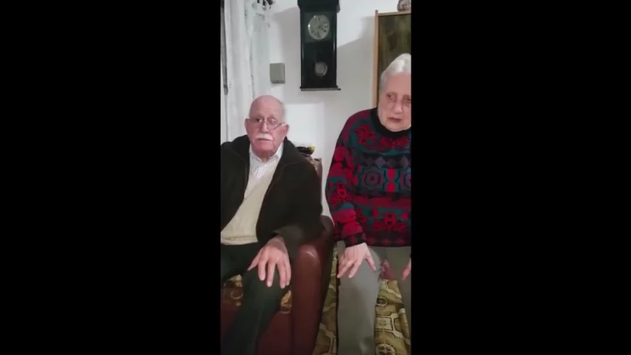 Pareja de ancianos denuncian el robo a través de un vídeo Pareja de ancianos denuncian el robo a través de un vídeo