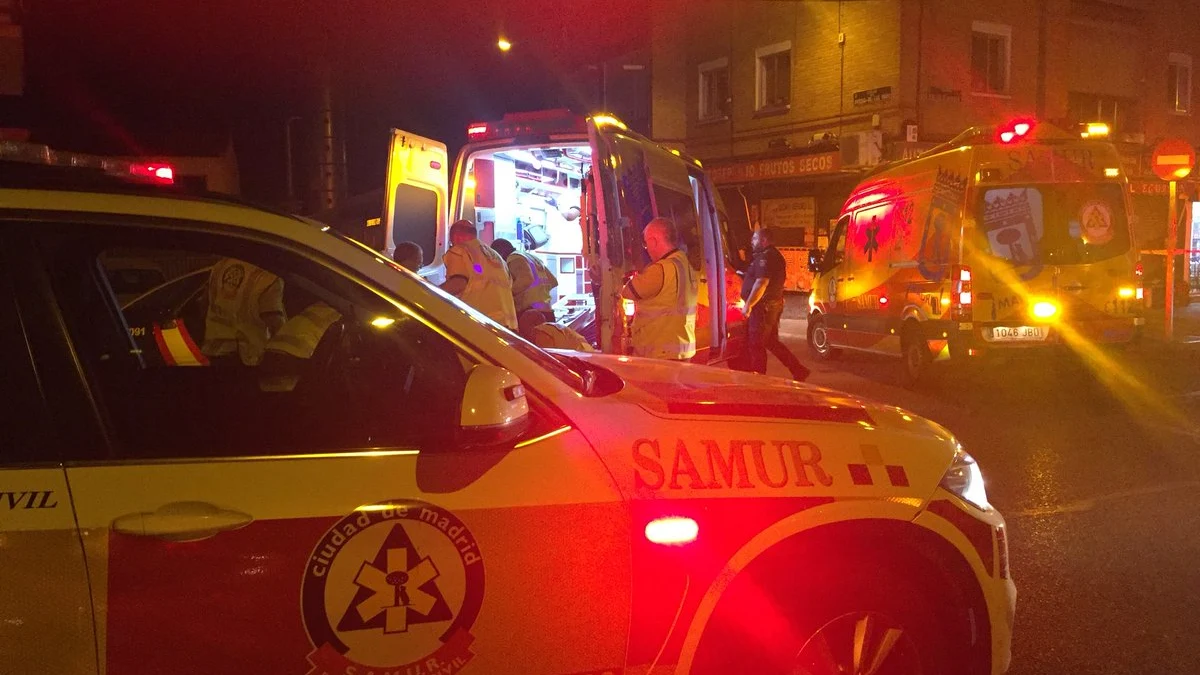 Los servicios sanitarios acuden al lugar de la reyerta en Carabanchel