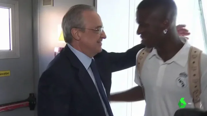 Florentino Pérez se despidió cariñosamente de cada jugador antes de partir a EEUU