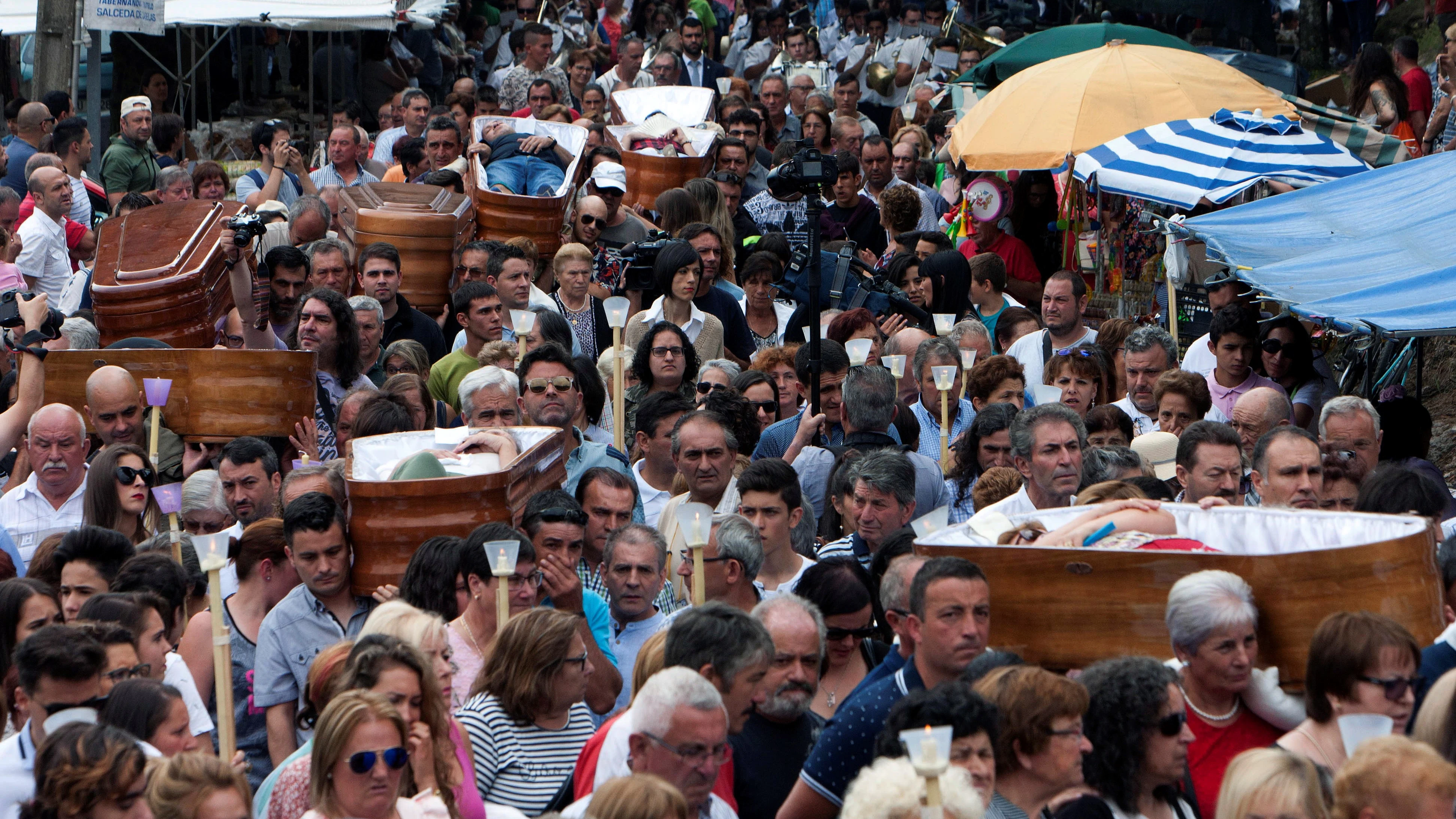 Procesión de ataúdes en Pontevedra