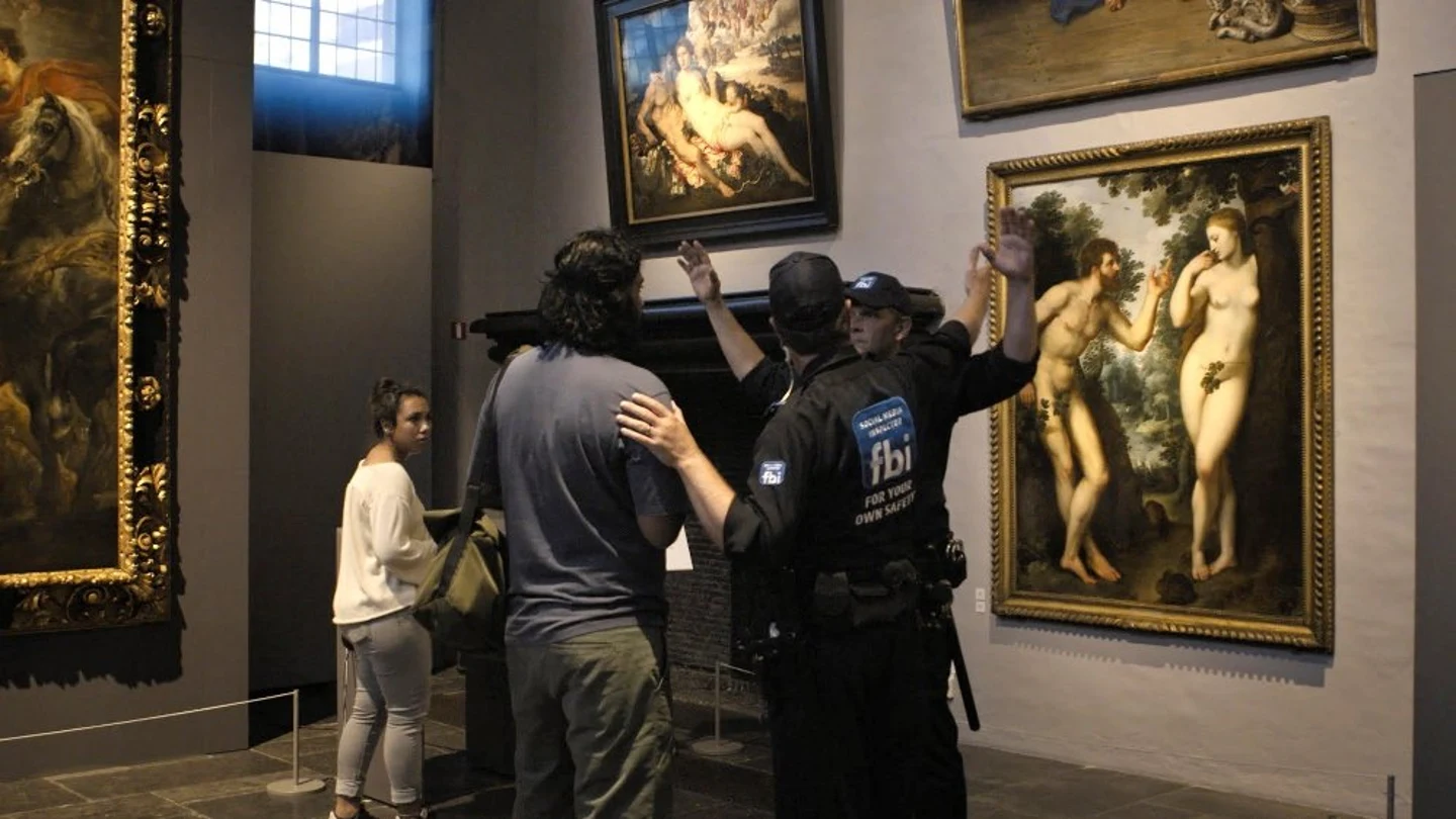 La Casa Museo de Paul Rubens, en Amberes Vigilantes de seguridad de la Casa Museo de Paul Rubens, en Amberes, impiden a los turistas ver los cuadros