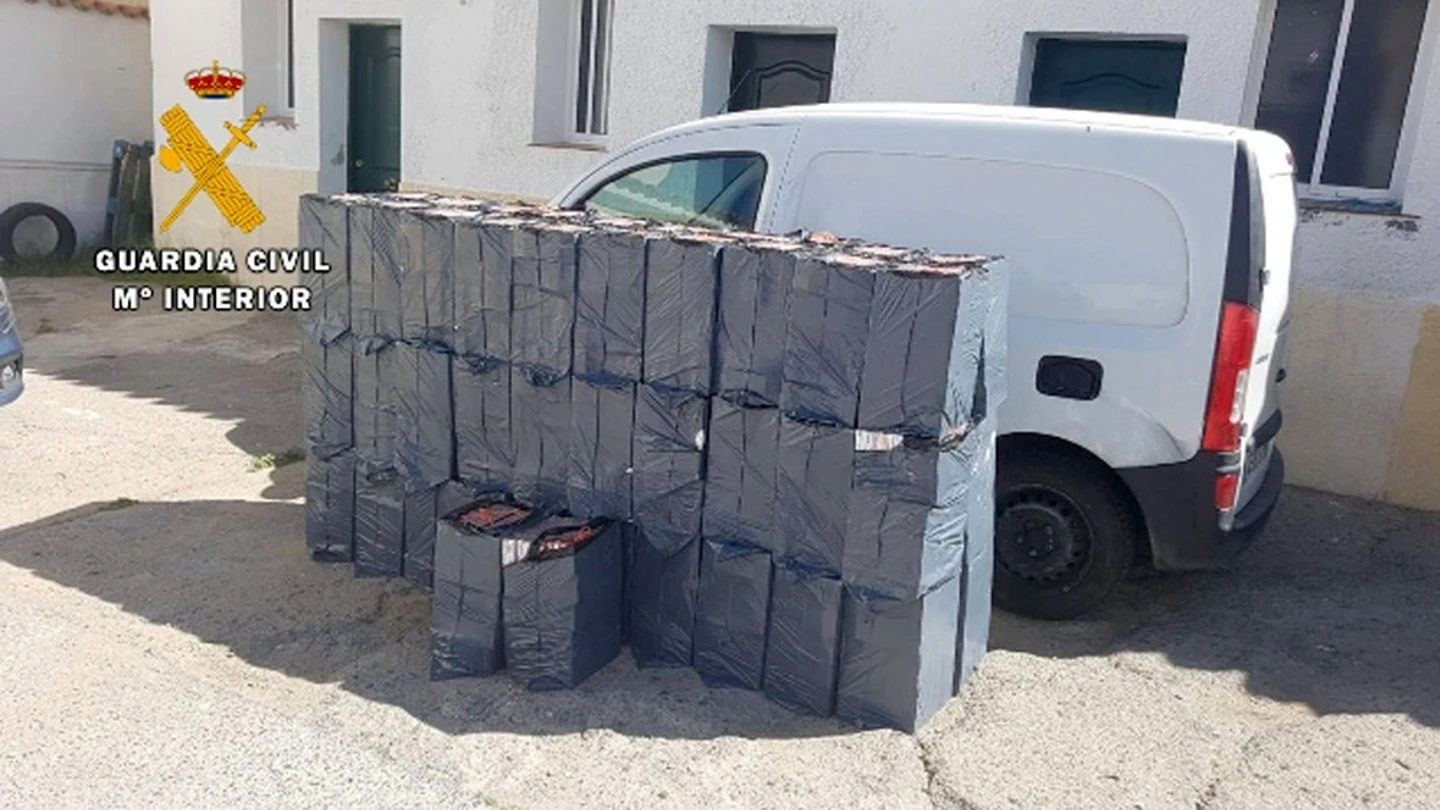 intervenido 15.500 cajetillas de tabaco de contrabando, valoradas en 66.650 euros, en el interior de una furgoneta en la localidad gaditana de San Roque. intervenido 15.500 cajetillas de tabaco de contrabando, valoradas en 66.650 euros, en el interior de una furgoneta en la localidad gaditana de San Roque.