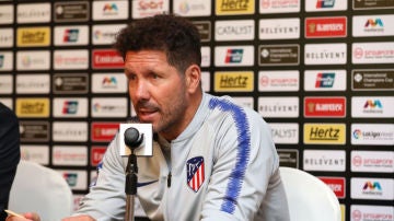 Deportes Antena 3 (29-07-18) Simeone aclara la polémica del mensaje filtrado en el Mundial: "Si tengo que elegir a Messi o Cristiano, me quedo con Messi"