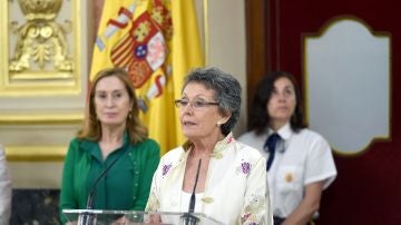 La nueva administradora de RTVE, Rosa María Mateo, pronuncia unas palabras durante el acto de toma de posesión.