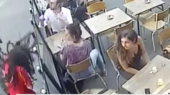 Joven agredida en París Joven agredida en París
