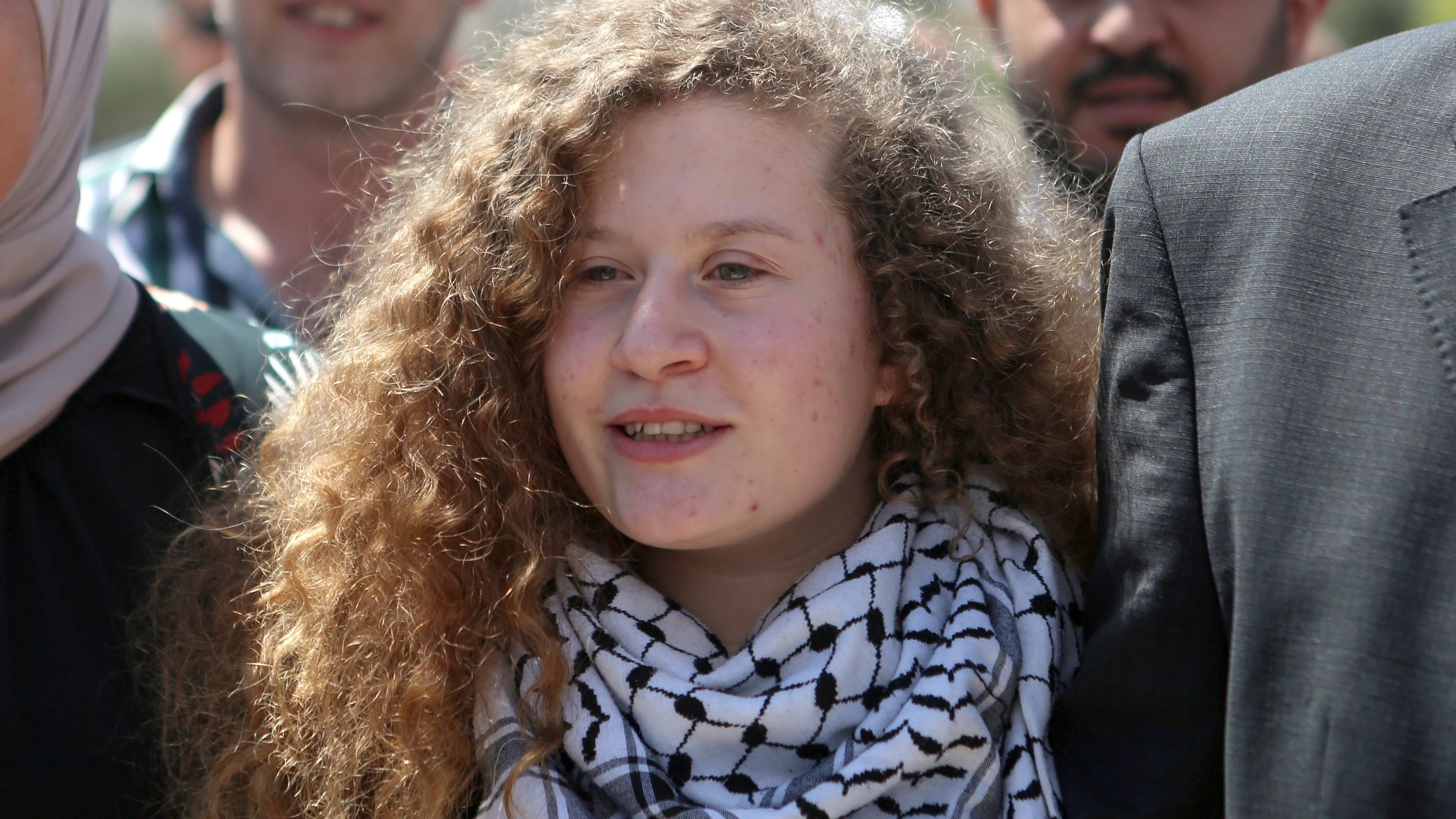 Ahed Tamimi tras su liberación de una prisión militar israelí.