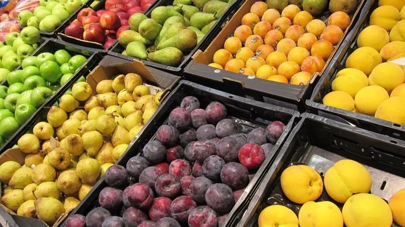 Imagen de frutas en un supermercado