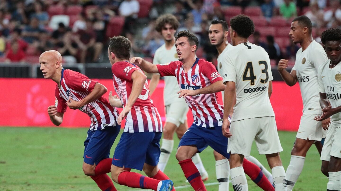 Varios canteranos del Atl&eacute;tico celebran un gol ante el PSG