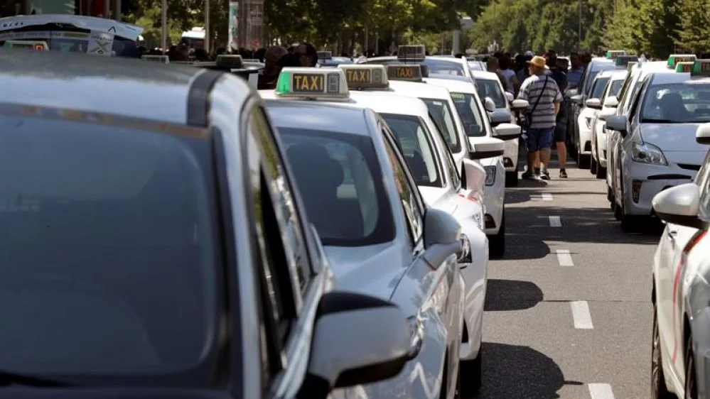 laSexta Noticias 14:00 (31-07-18) Los taxistas vuelven a bloquear la Castellana en Madrid y la Gran Vía en Barcelona tras la falta de acuerdo con Fomento