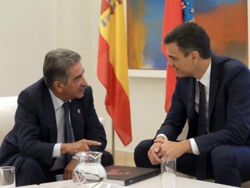 Miguel Ángel Revilla con Pedro Sánchez en La Moncloa Miguel Ángel Revilla con Pedro Sánchez en La Moncloa