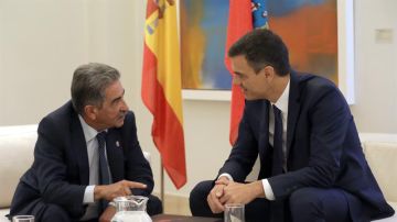 Miguel Ángel Revilla con Pedro Sánchez en La Moncloa
