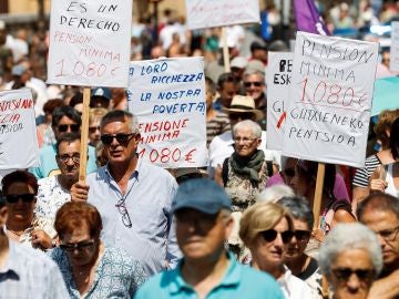 Las asociaciones de pensionistas en una concentración en San Sebastián Las asociaciones de pensionistas en una concentración en San Sebastián