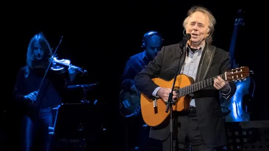 El cantautor Joan Manuel Serrat El cantautor Joan Manuel Serrat, durante el concierto del Foro Iberoamericano de La Rábida en Palos de la Frontera
