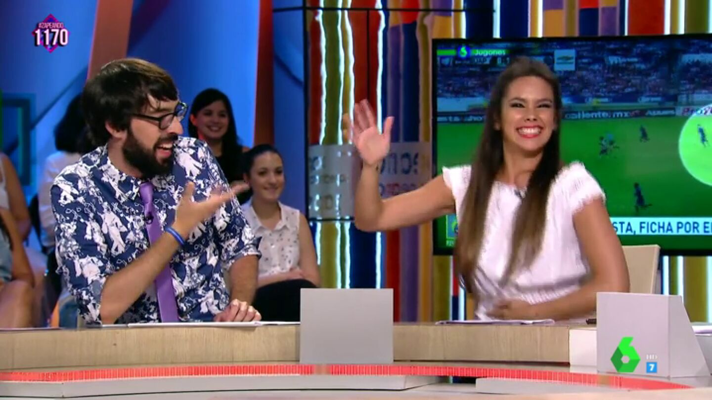 Con toques flamencos y mucha euforia, el c&aacute;ntico 'm&aacute;s futbolero' de Cristina Pedroche en honor al nuevo fichaje del Rayo Vallecano 