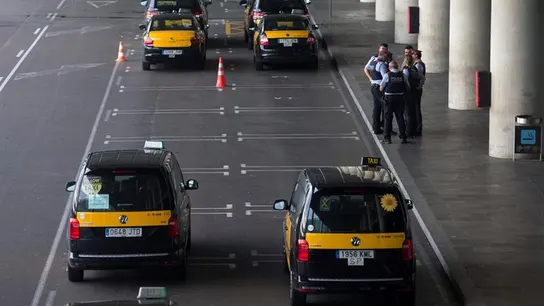 Imagen de archivo de taxis en Barcelona Imagen de archivo de taxis en Barcelona