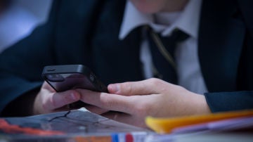 móvil en los colegios
