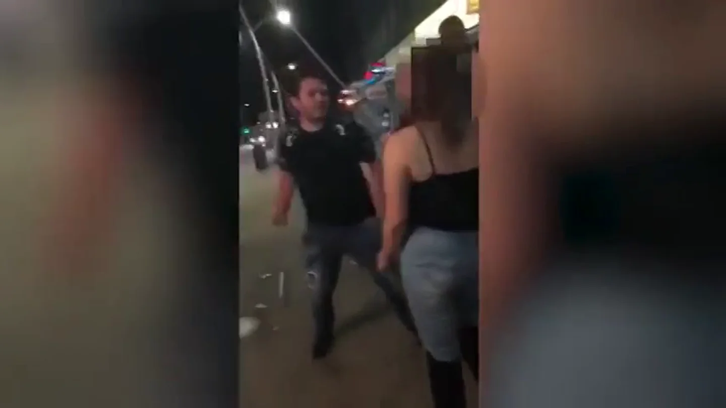Agresión a una chica a la salida de una discoteca Agresión a una chica a la salida de una discoteca