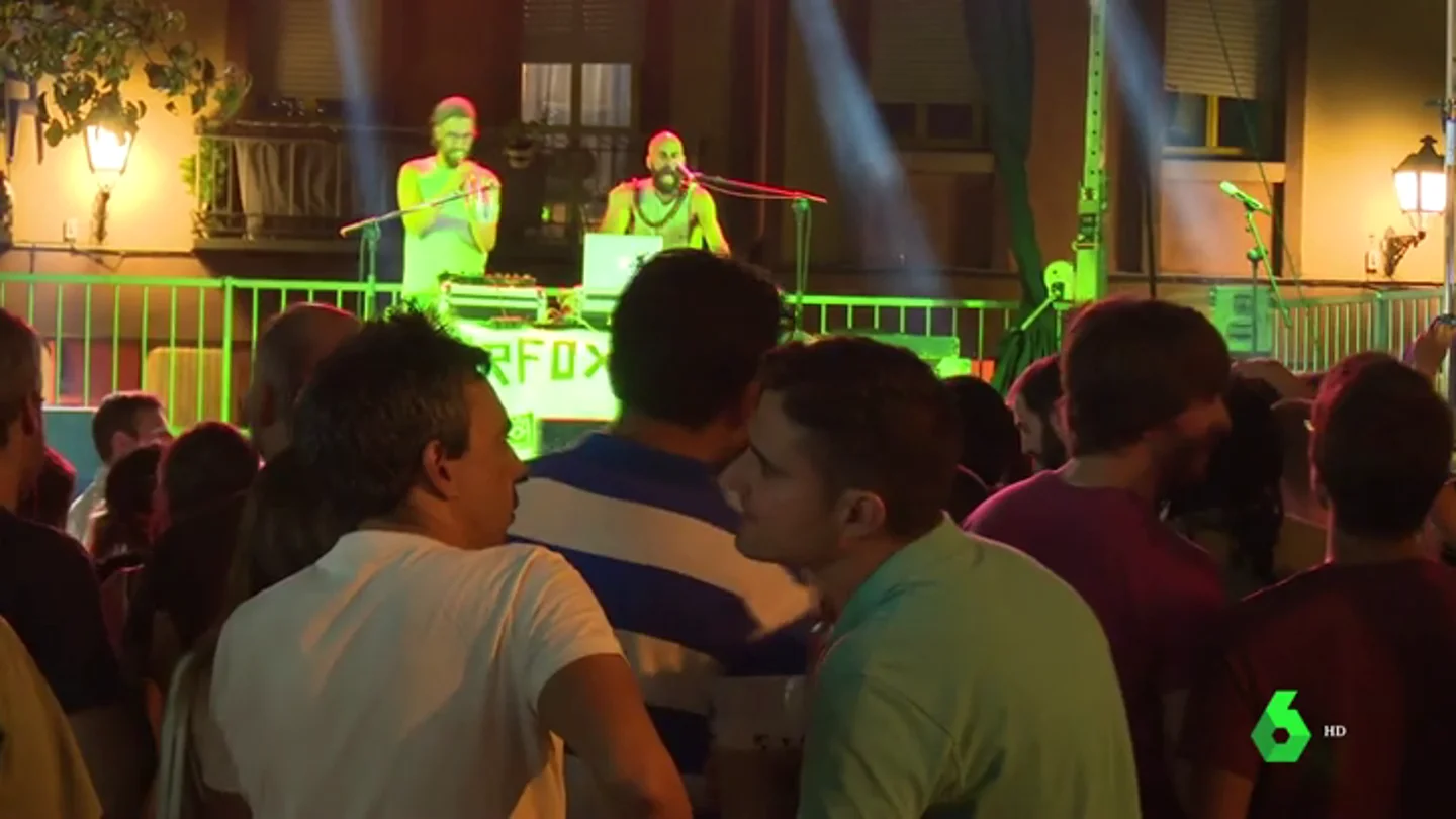 La música no sonará y las barras no venderán: así lucha Lavapiés contra el machismo y la LGTBIfobia en sus fiestas La música no sonará y las barras no venderán: así lucha Lavapiés contra el machismo y la LGTBIfobia en sus fiestas