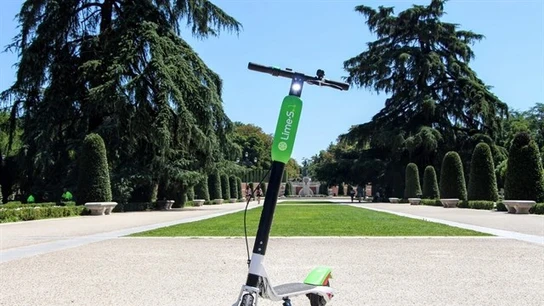 En la imagen el patinete de la empresa Lime En la imagen el patinete de la empresa Lime