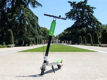 En la imagen el patinete de la empresa Lime En la imagen el patinete de la empresa Lime