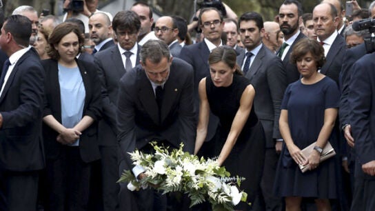 Los Reyes durante los actos de homenaje a las v&iacute;ctimas de los atentados de Barcelona y Cambrils en 2017