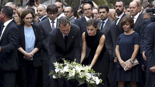 Los Reyes en el homenaje a las víctimas de los atentados de Barcelona y Cambrils en 2017 Los Reyes durante los actos de homenaje a las víctimas de los atentados de Barcelona y Cambrils en 2017