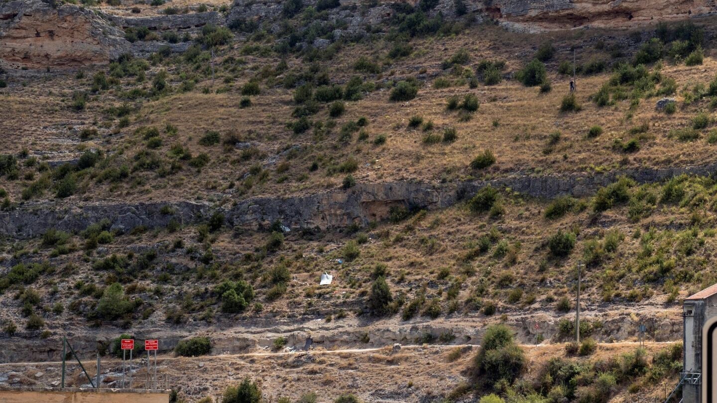 Vista de la zona por la que se desliz&oacute; un veh&iacute;culo hasta el pantano de Henchideros
