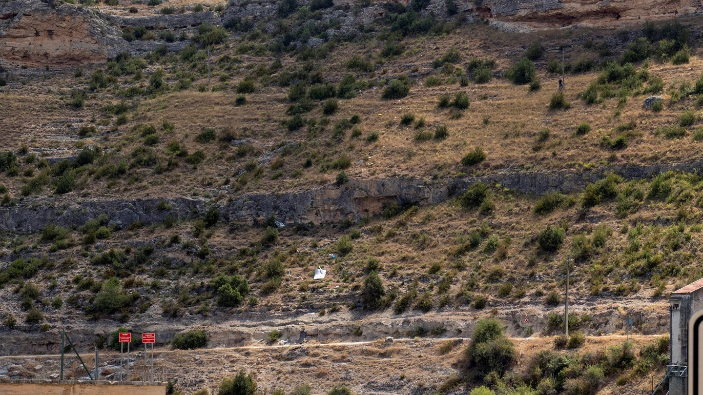 Vista de la zona por la que se deslizó un vehículo hasta el pantano de Henchideros Vista de la zona por la que se deslizó un vehículo hasta el pantano de Henchideros