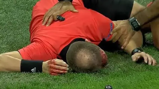 Terrible agresión en la Europa League Terrible agresión en la Europa League