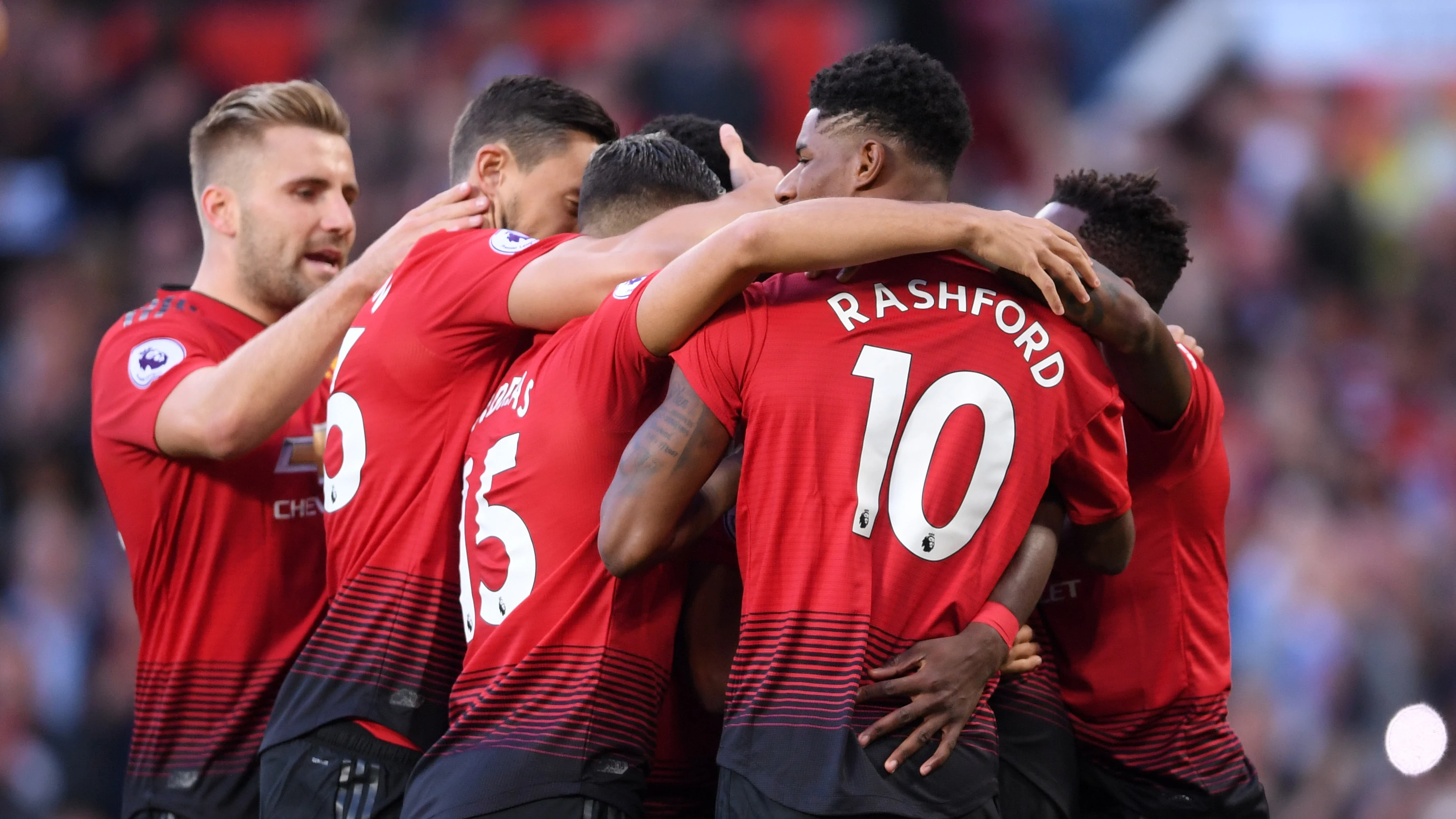 Los jugadores del Manchester United celebran un gol