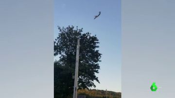 El vídeo que muestra las temerarias maniobras del hombre que robó un avión comercial en Seattle antes de estrellarse