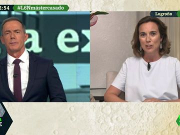 Cuca Gamarra sale en defensa de Casado: "Hace diez años, él no era nadie. Hizo lo mismo que el resto de alumnos en su situación" Cuca Gamarra sale en defensa de Casado: "Hace diez años, él no era nadie. Hizo lo mismo que el resto de alumnos en su situación"