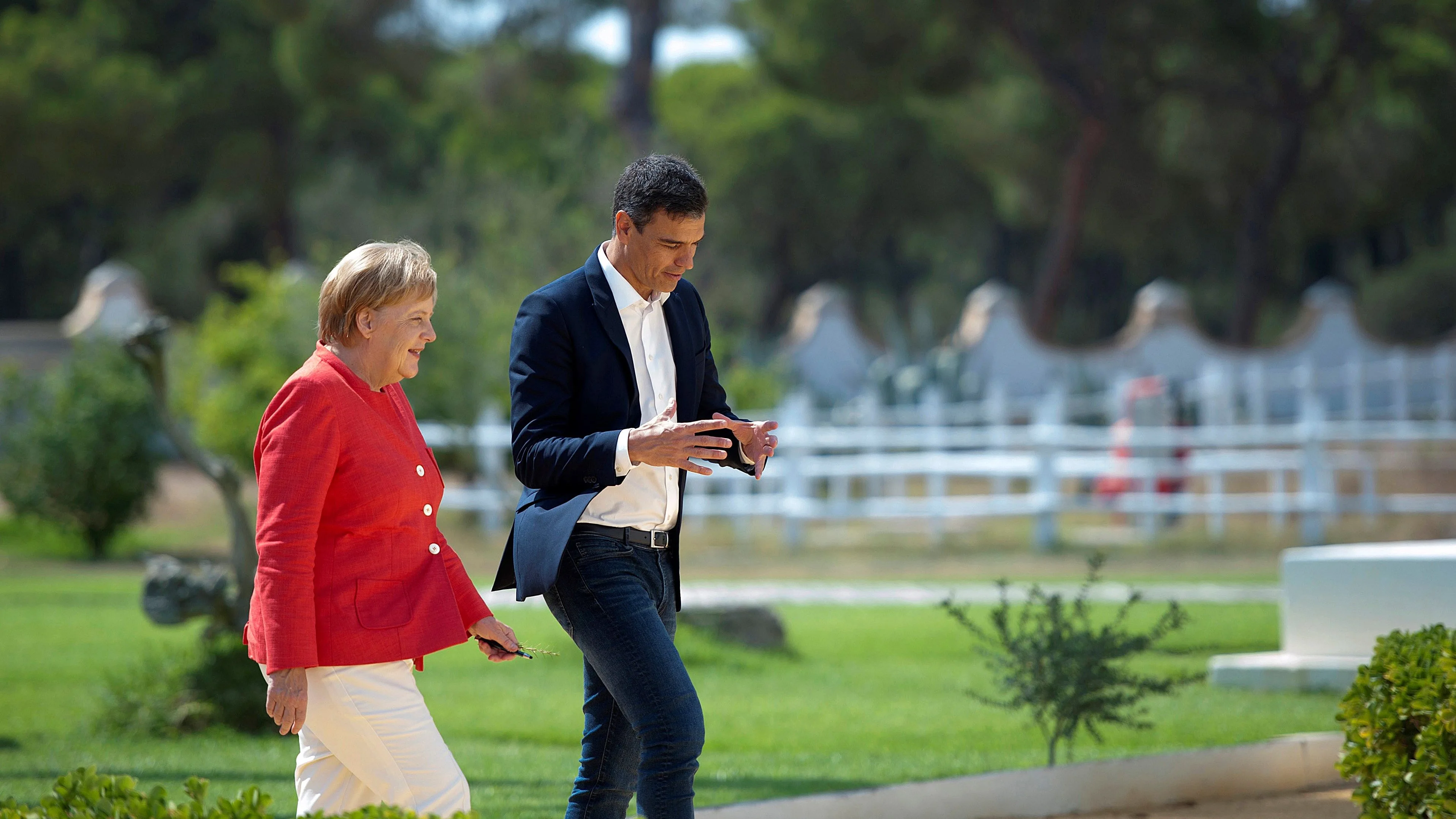 El presidente de gobierno de España, Pedro Sánchez, y la canciller alemana Angela Merkel