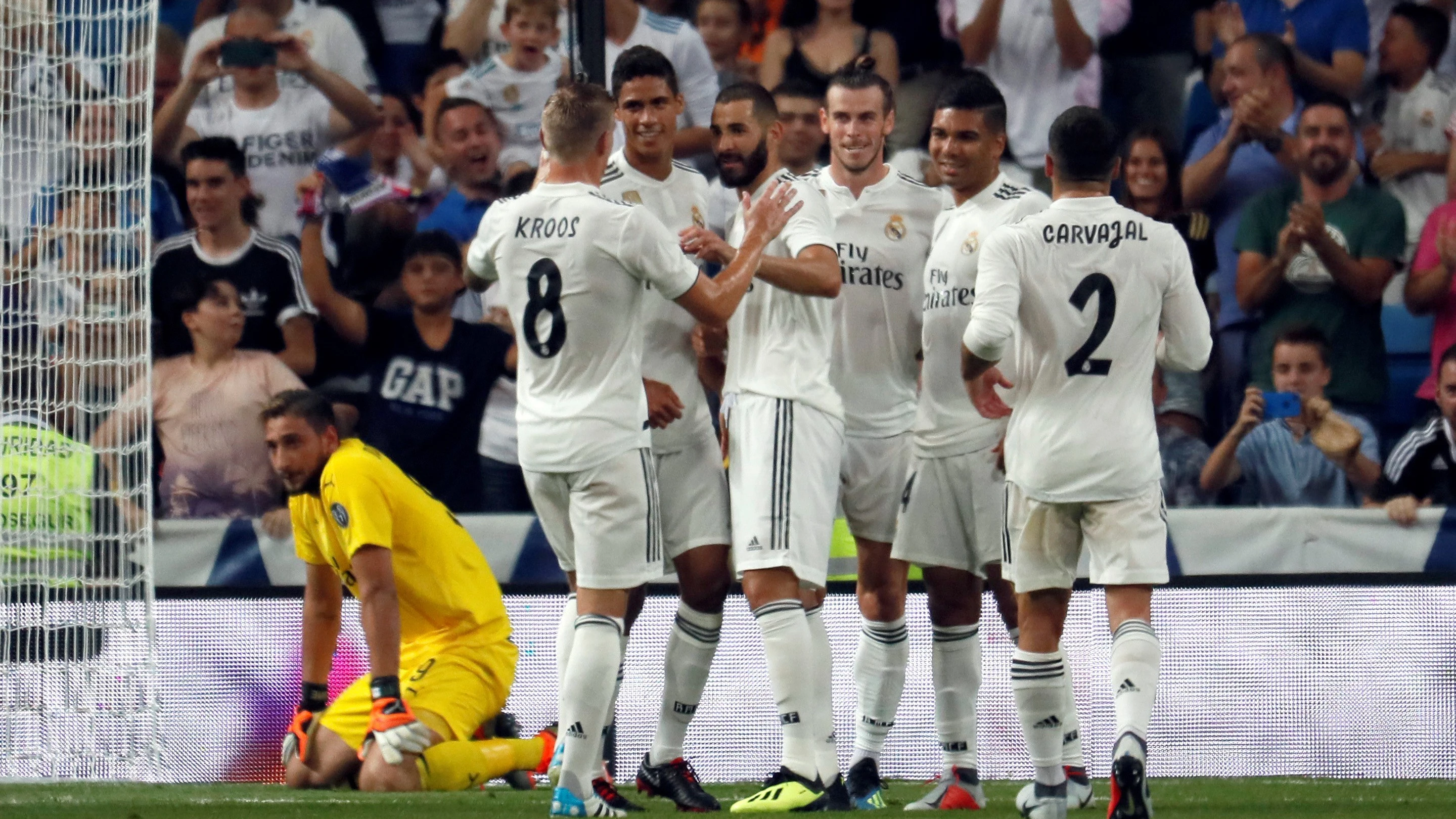 Los jugadores del Real Madrid celebran un gol