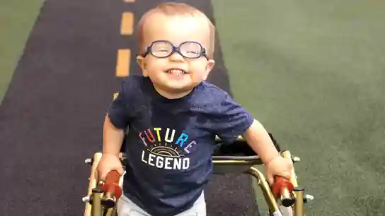 Román, el pequeño de dos años con espina bífida Román, el pequeño de dos años con espina bífida