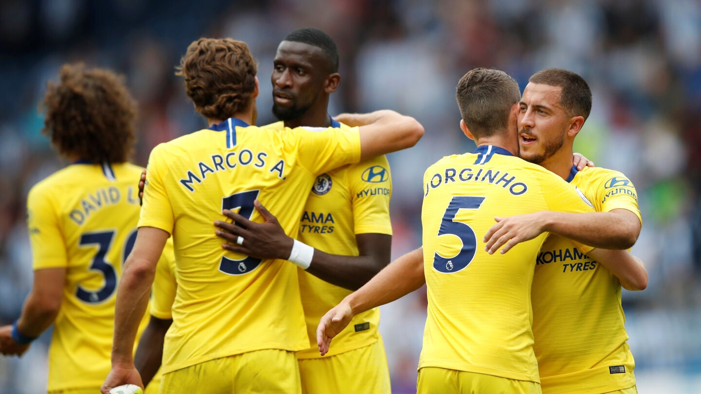 Jugadores del Chelsea celebran un go