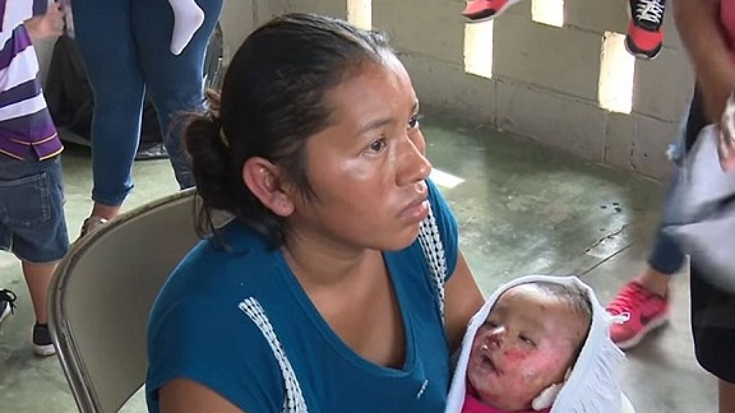La madre junto a su hija