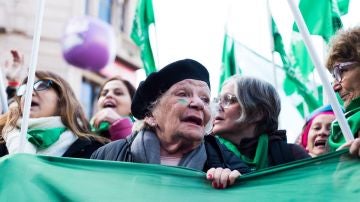 Nelly Minyersky en la marea verde pro aborto de Argentina