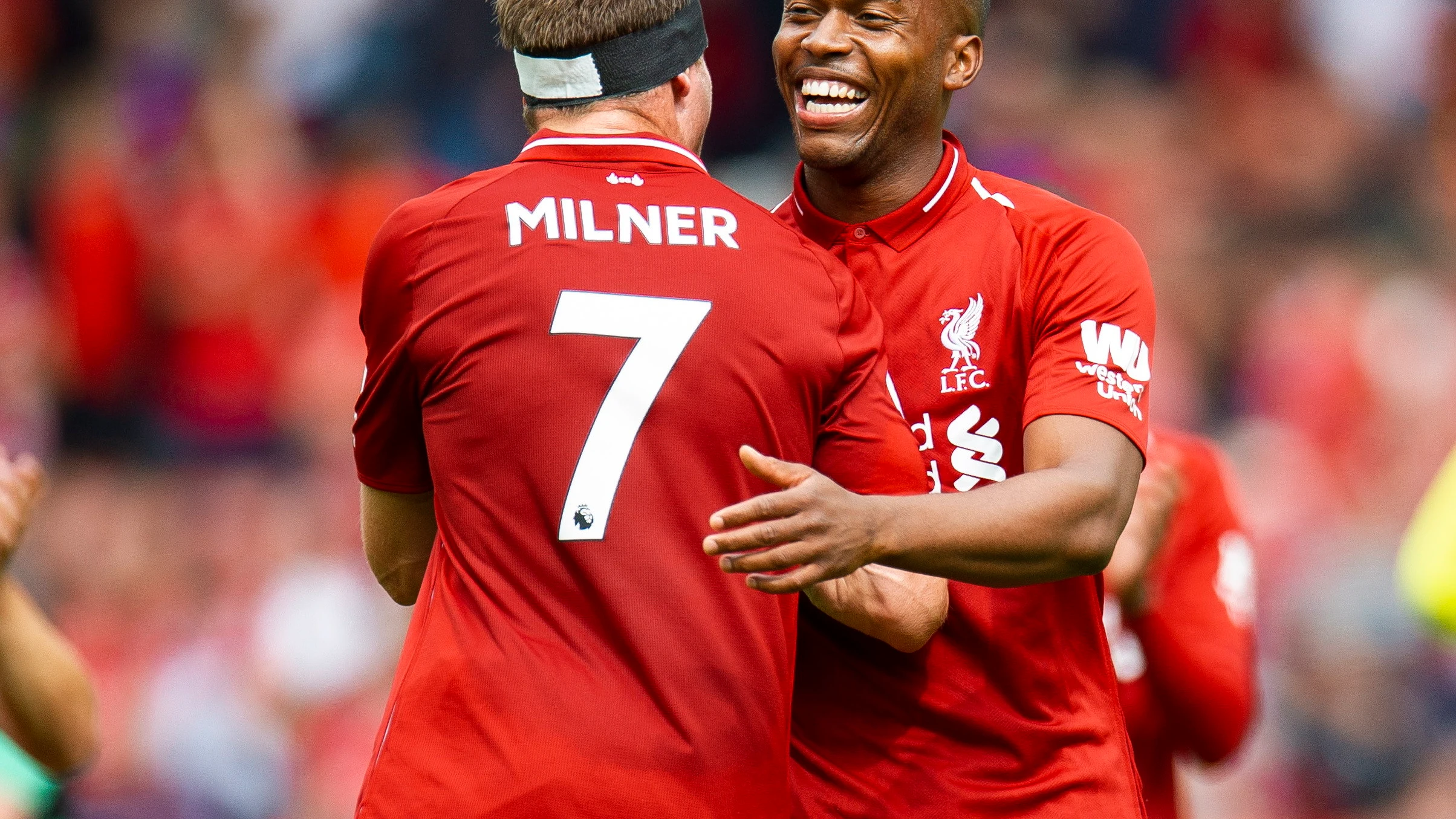 Jugadores del Liverpool celebran un gol