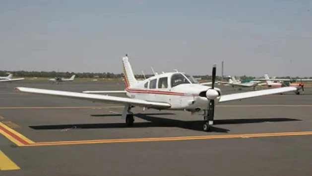 Un hombre intenta matar a su mujer estrellándose con una avioneta