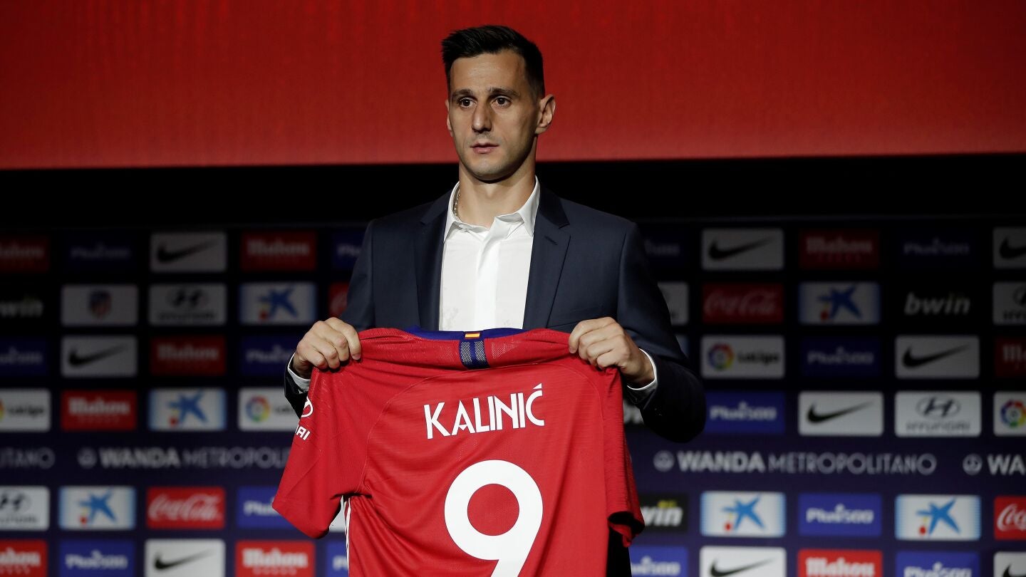 Kalinic en su presentaci&oacute;n con el Atl&eacute;tico de Madrid