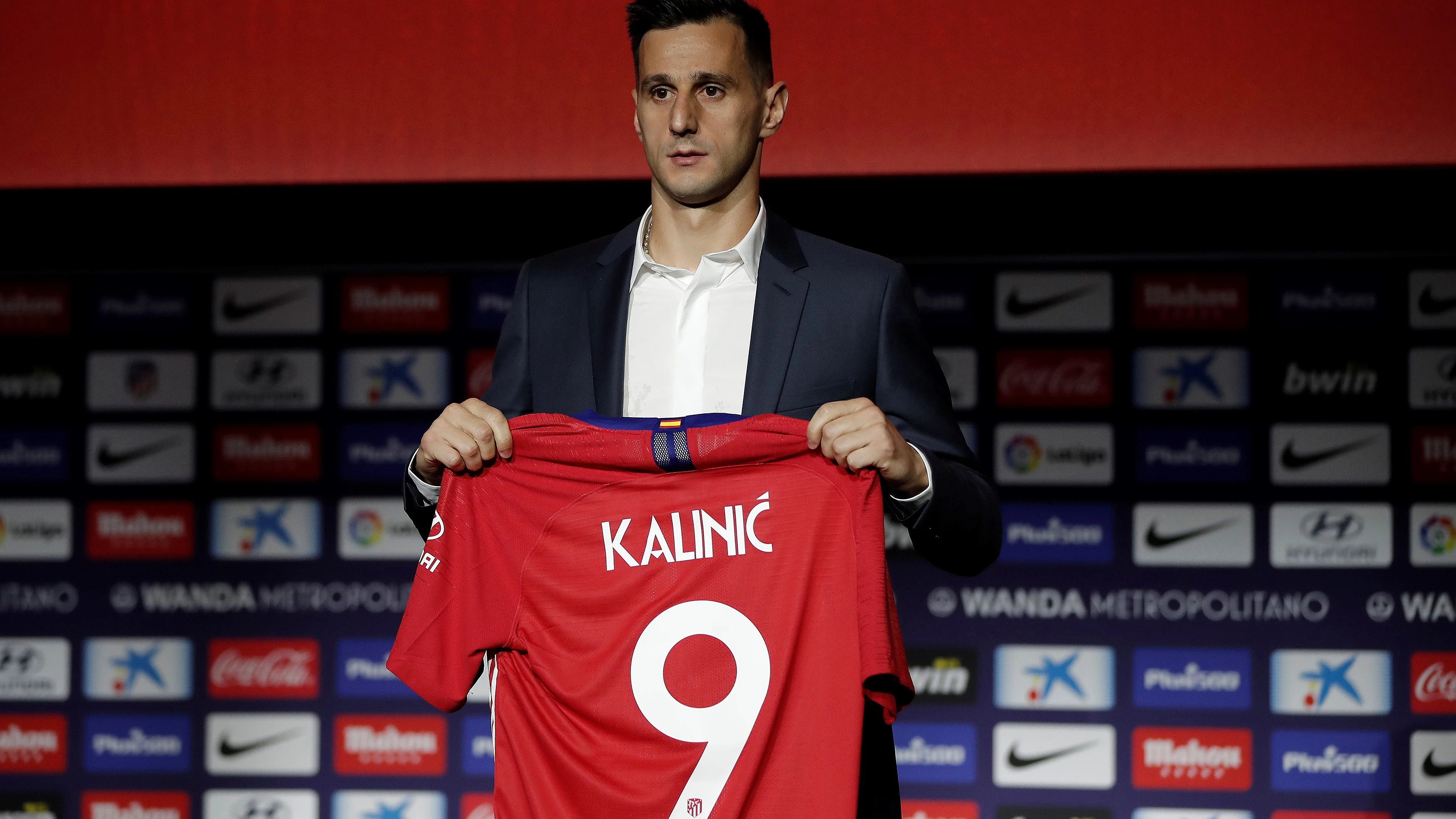 Kalinic en su presentación con el Atlético de Madrid