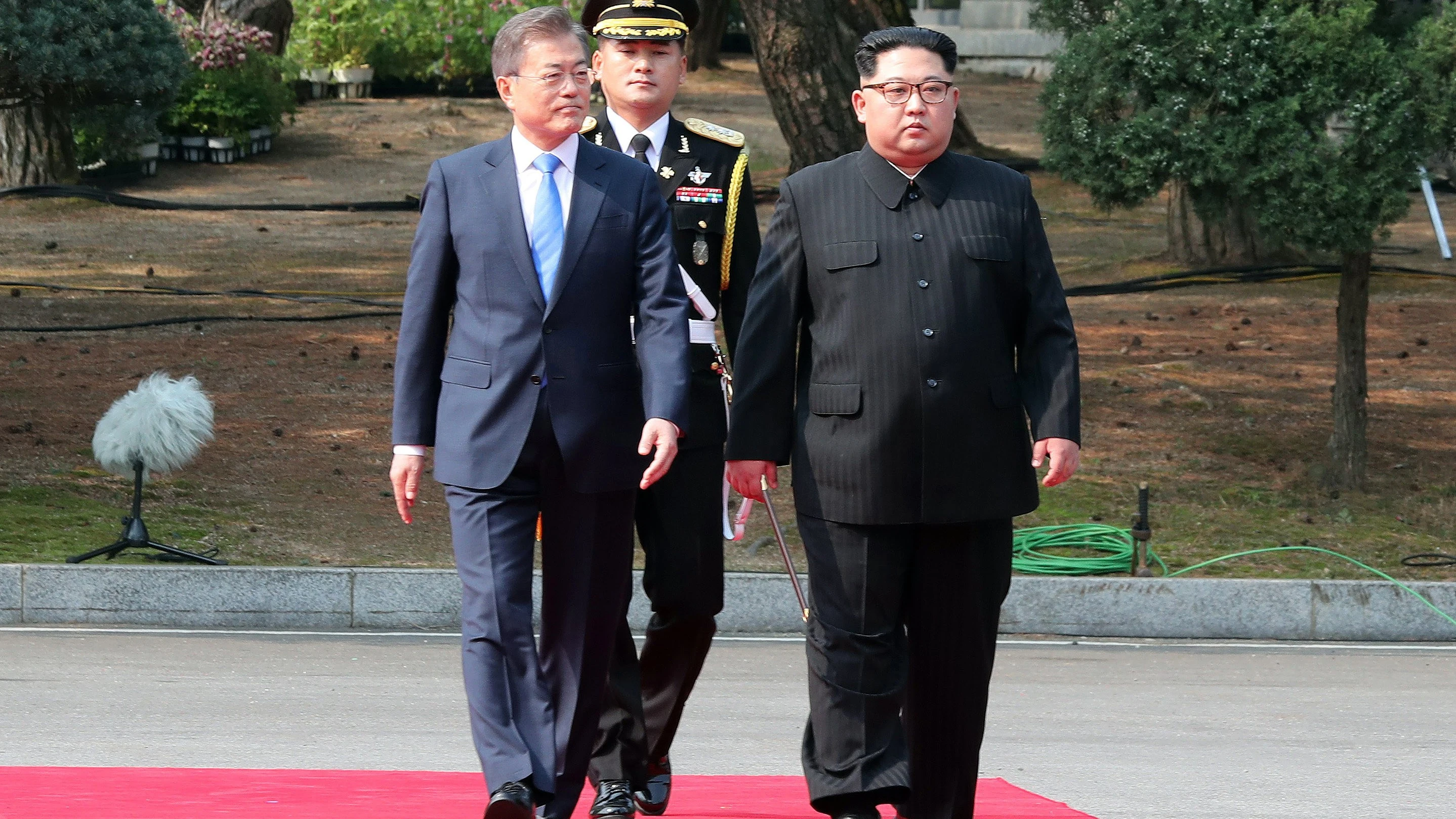 Moon Jae-in líder surcoreano y Kim Jong-un líder norcoreano