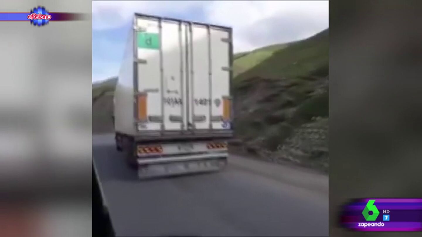 V&iacute;deo de dos hombres reparando un cami&oacute;n